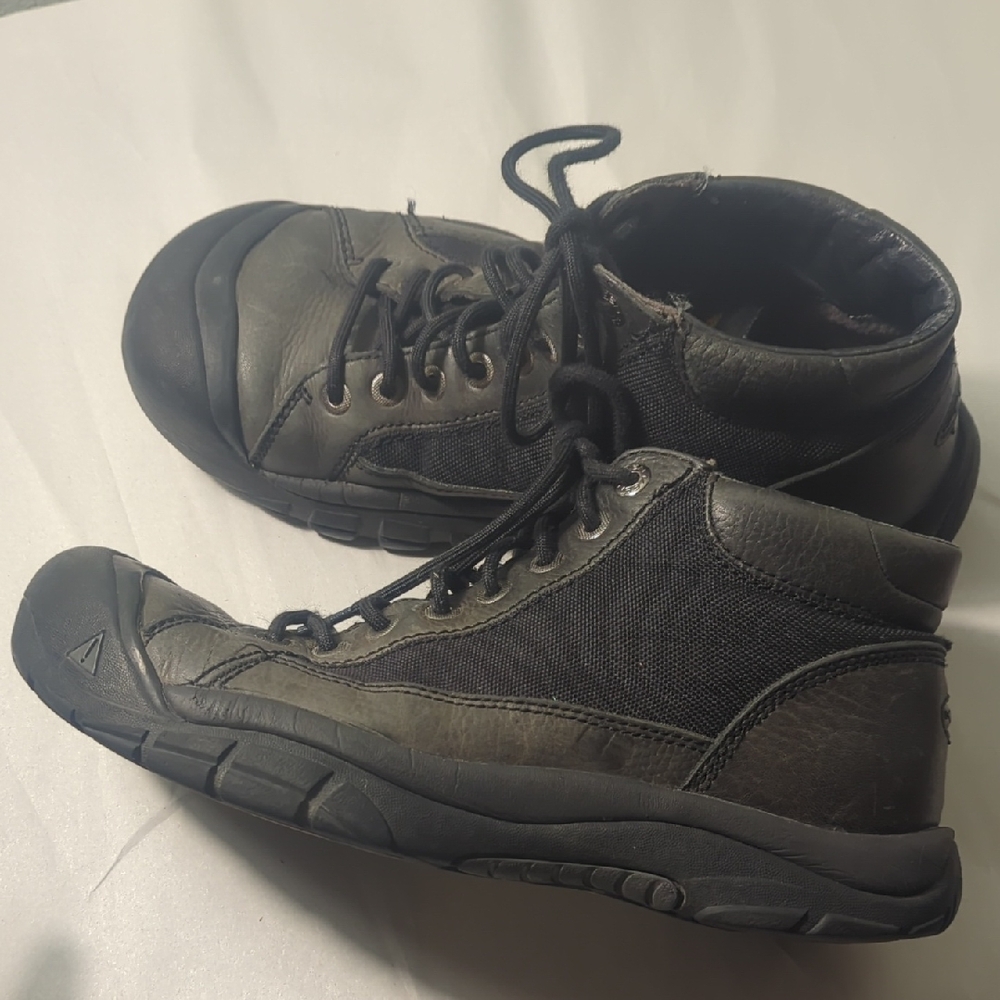 Men's Keen Boots Size 11